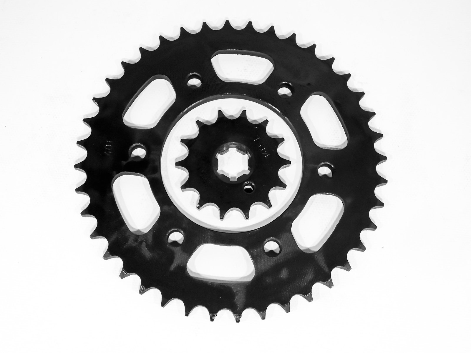 Kit Piñón Race 40T–14T Paso 428 para Yamaha FZ16 y Fazer 150 - Image 2