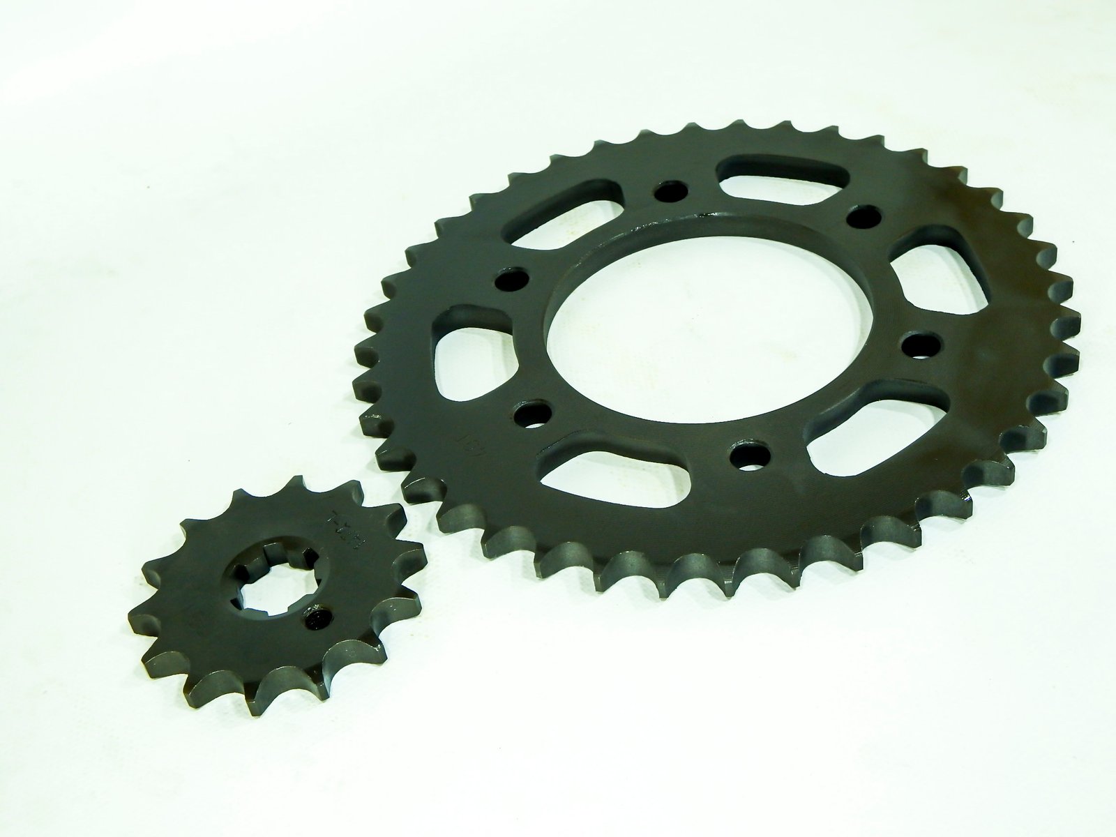 Kit Piñón Race 40T–14T Paso 428 para Yamaha FZ16 y Fazer 150 - Image 7