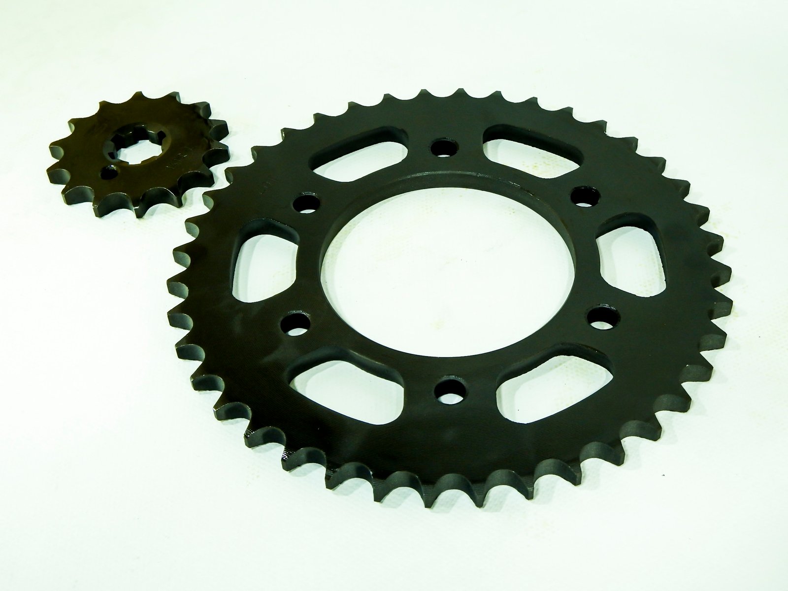 Kit Piñón Race 40T–14T Paso 428 para Yamaha FZ16 y Fazer 150 - Image 9