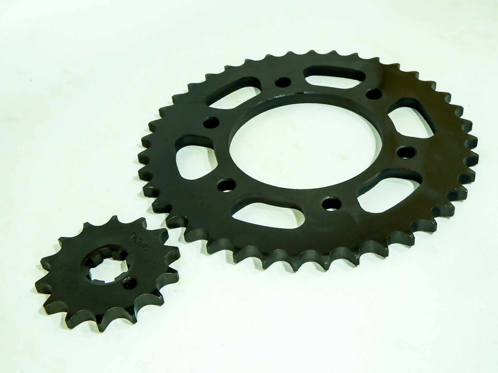 Kit Piñón Race 40T–14T Paso 428 para Yamaha FZ16 y Fazer 150 - Image 10