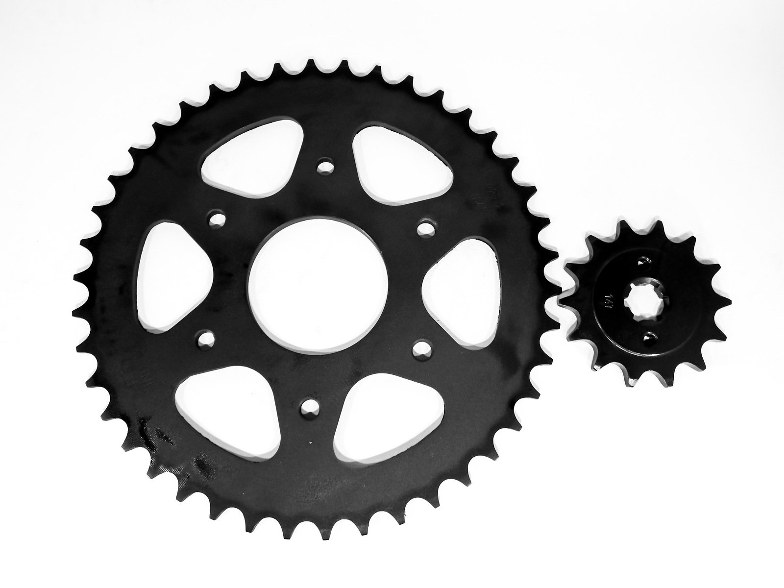 Kit Piñón Race 42T–14T Paso 520 para KTM Duke 200 - Image 2
