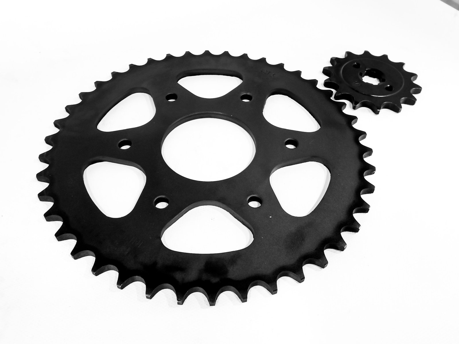 Kit Piñón Race 42T–14T Paso 520 para KTM Duke 200 - Image 4