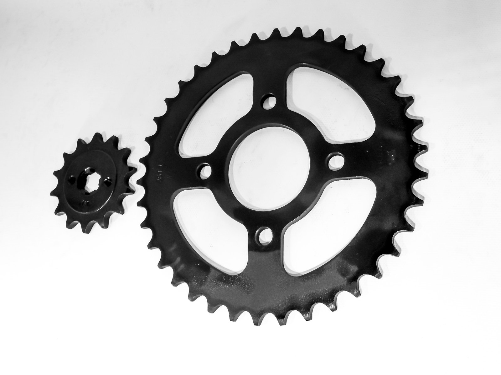 Kit Piñón Race 39T–14T Paso 520 para Bajaj Pulsar 180 UG, 200 y 220 - Image 5