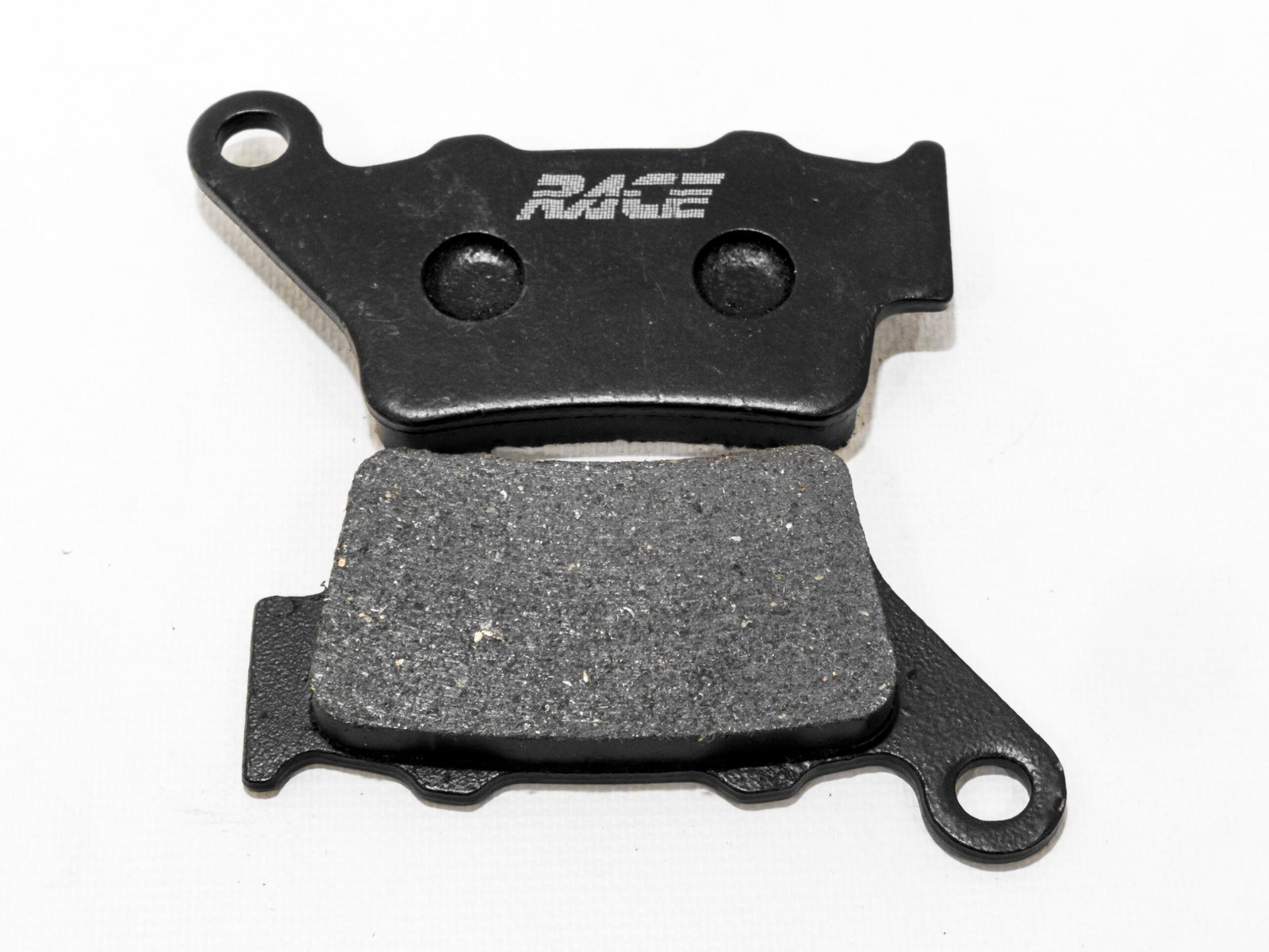 Pastilla de Freno Race Trasera para Bajaj Dominar 250 / 400 y Pulsar NS200 / RS200 - Image 2