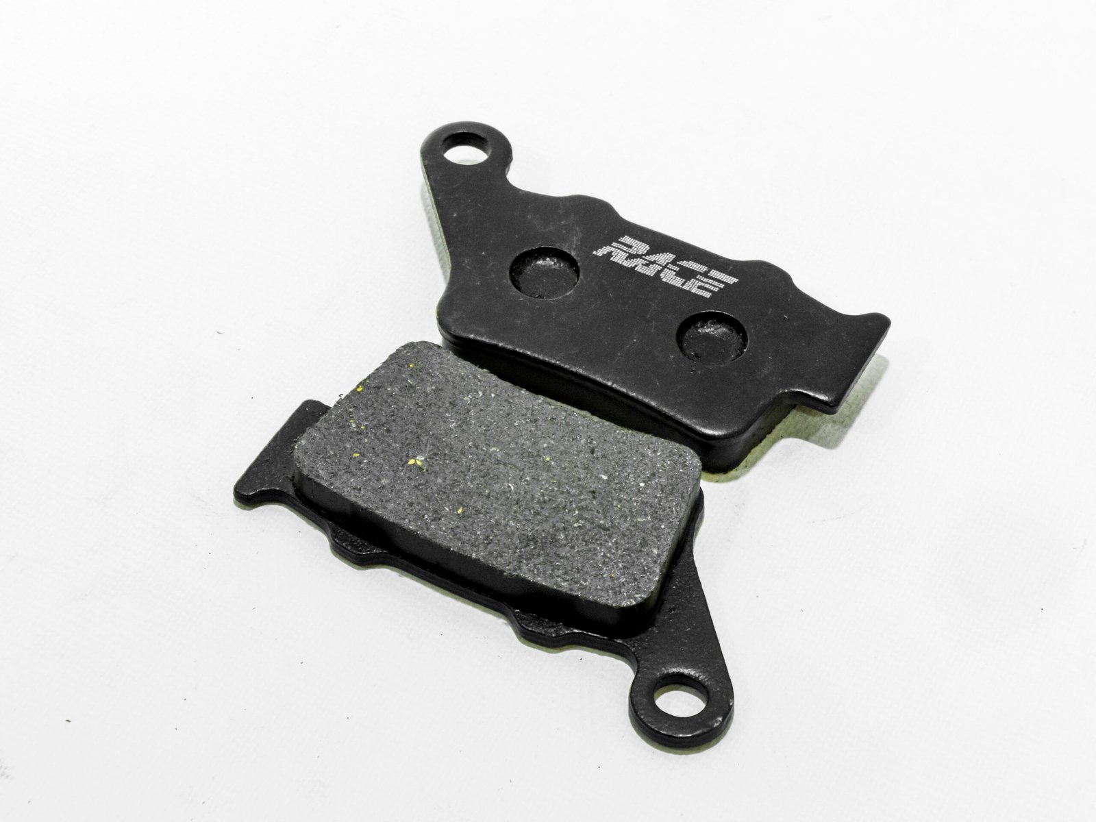 Pastilla de Freno Race Trasera para Bajaj Dominar 250 / 400 y Pulsar NS200 / RS200 - Image 3