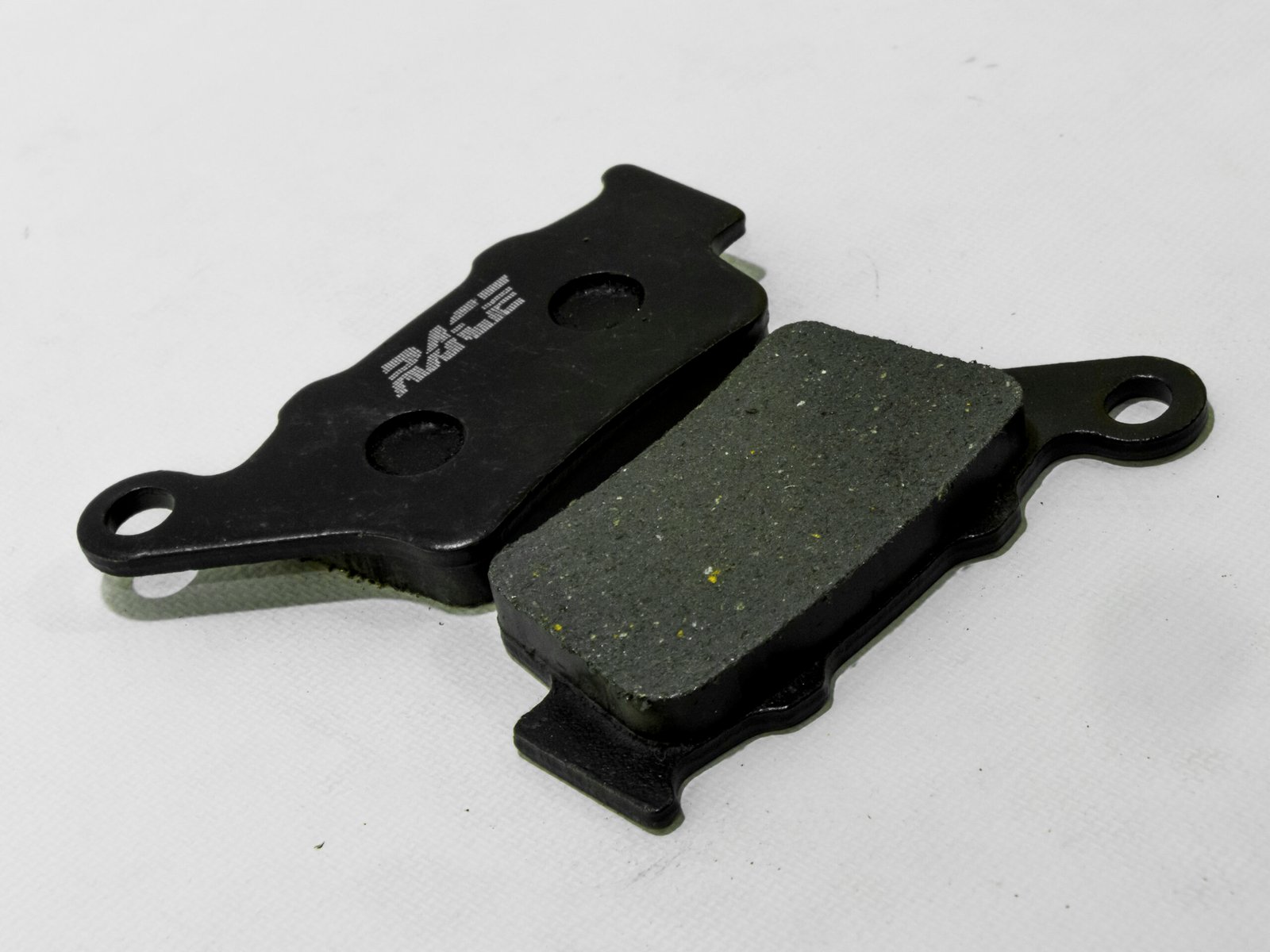 Pastilla de Freno Race Trasera para Bajaj Dominar 250 / 400 y Pulsar NS200 / RS200 - Image 4