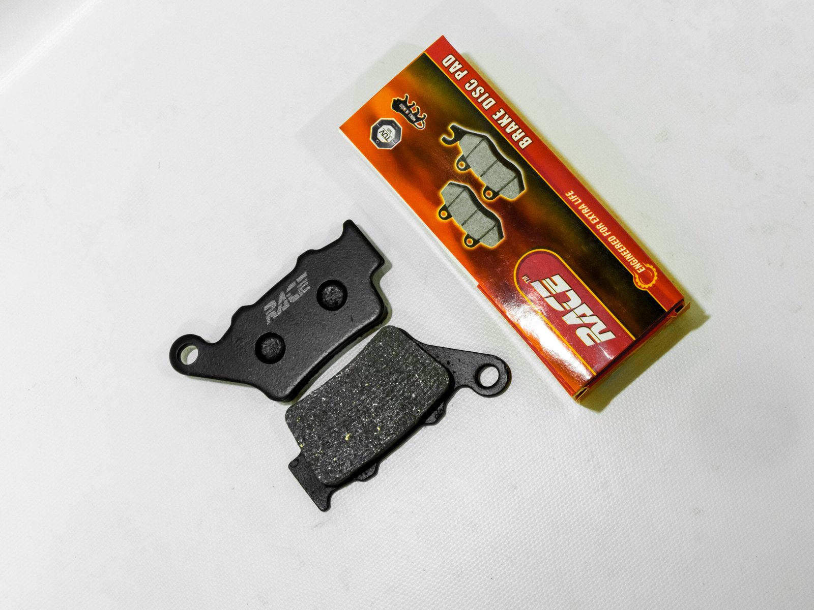 Pastilla de Freno Race Trasera para Bajaj Dominar 250 / 400 y Pulsar NS200 / RS200 - Image 6
